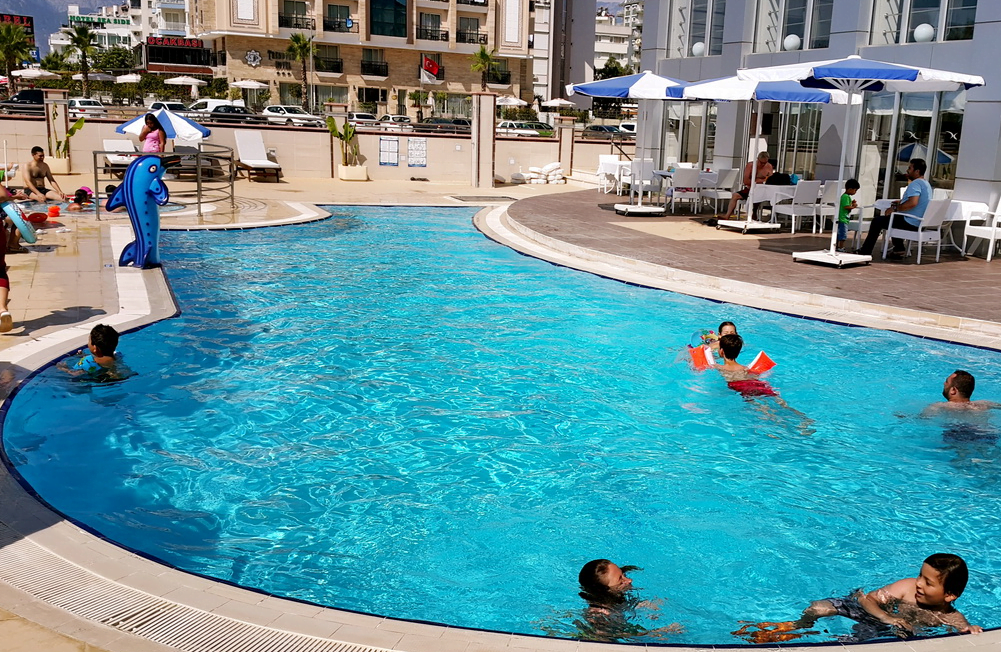 blue gardan otel yüzme havuzu