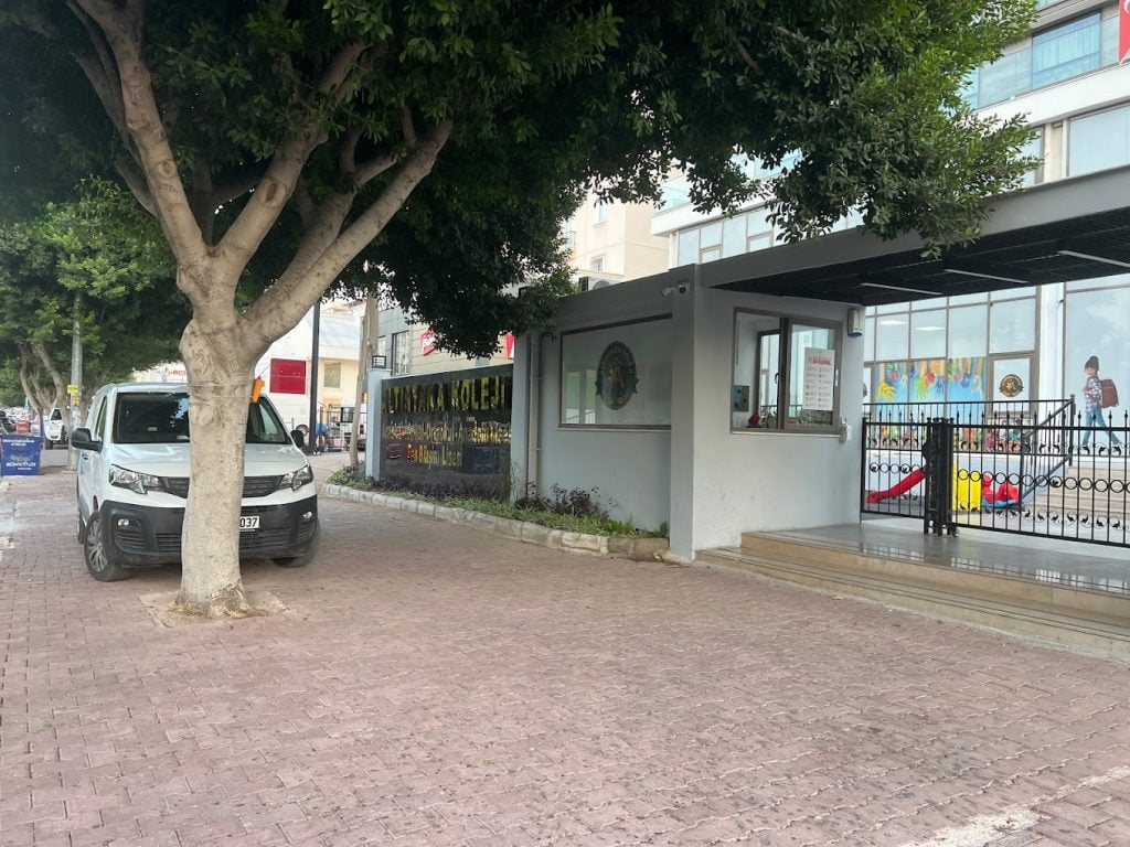 Özel Antalya Gürsu Altınyaka Koleji Ön BAHÇE